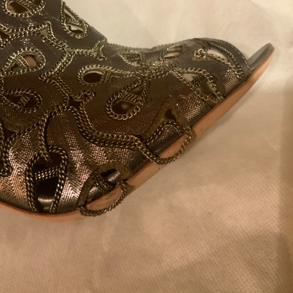 Shoes - Picture 6 of 7